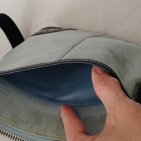 Coach Crossbody Bag! - Picture 5 of 9